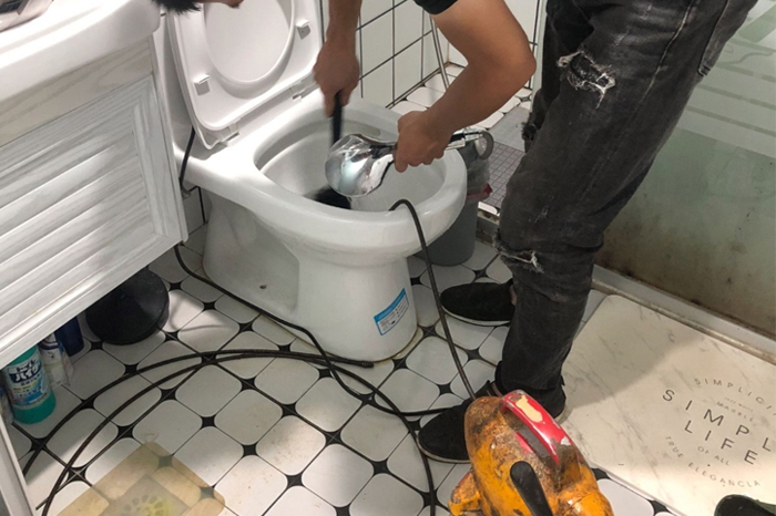 莱阳马桶堵塞自己疏通还是找师傅?专业上门服务让你省时更省心